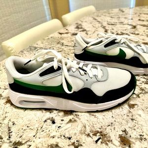 Nike Air Men’s Tennis Shoe